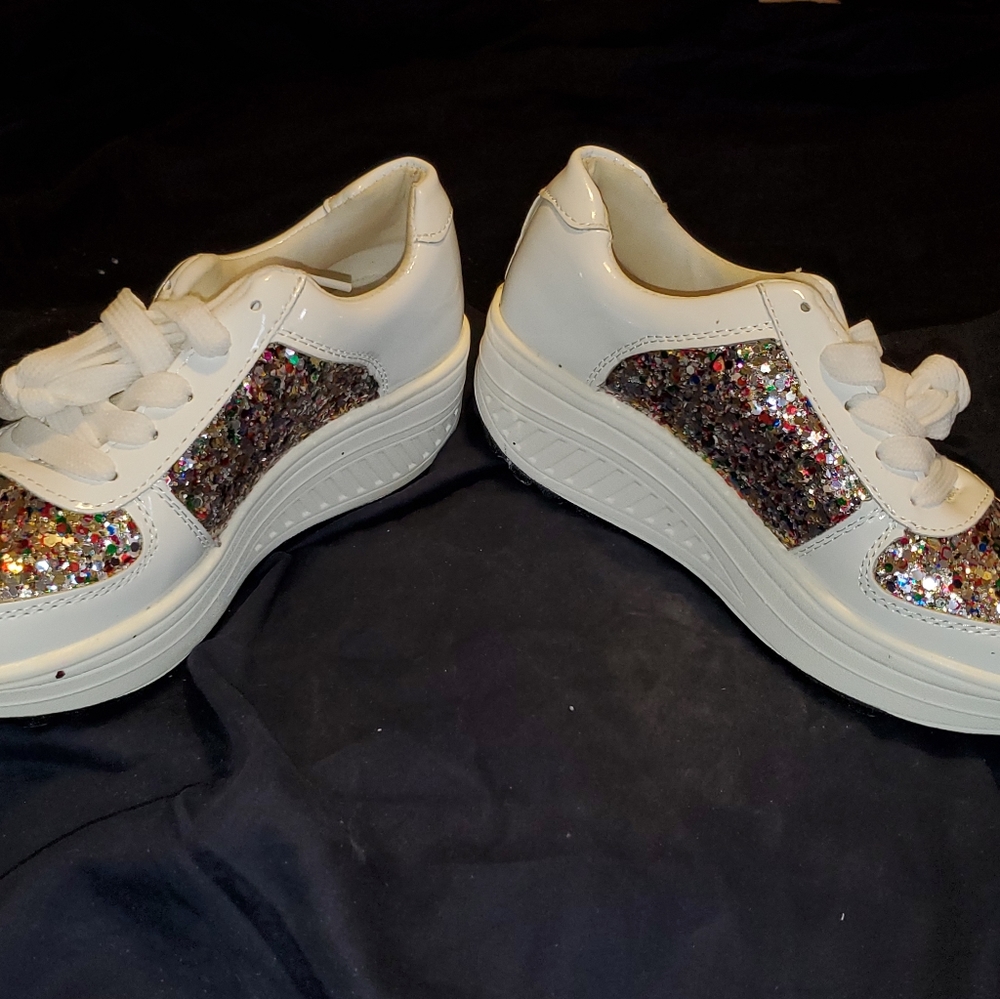Sneakers - Picture 5 of 6